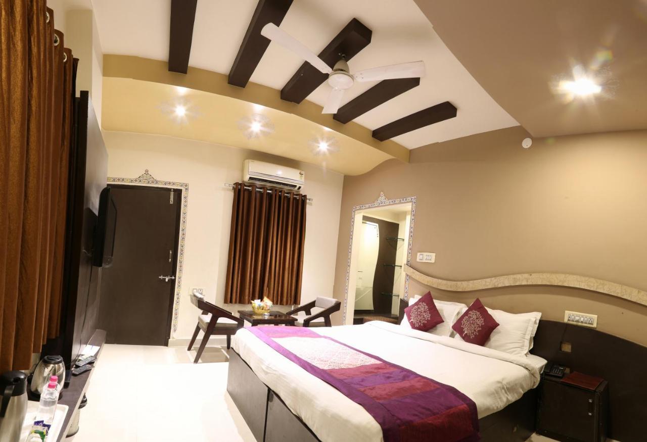 Royal Inn Ουνταϊπούρ Εξωτερικό φωτογραφία