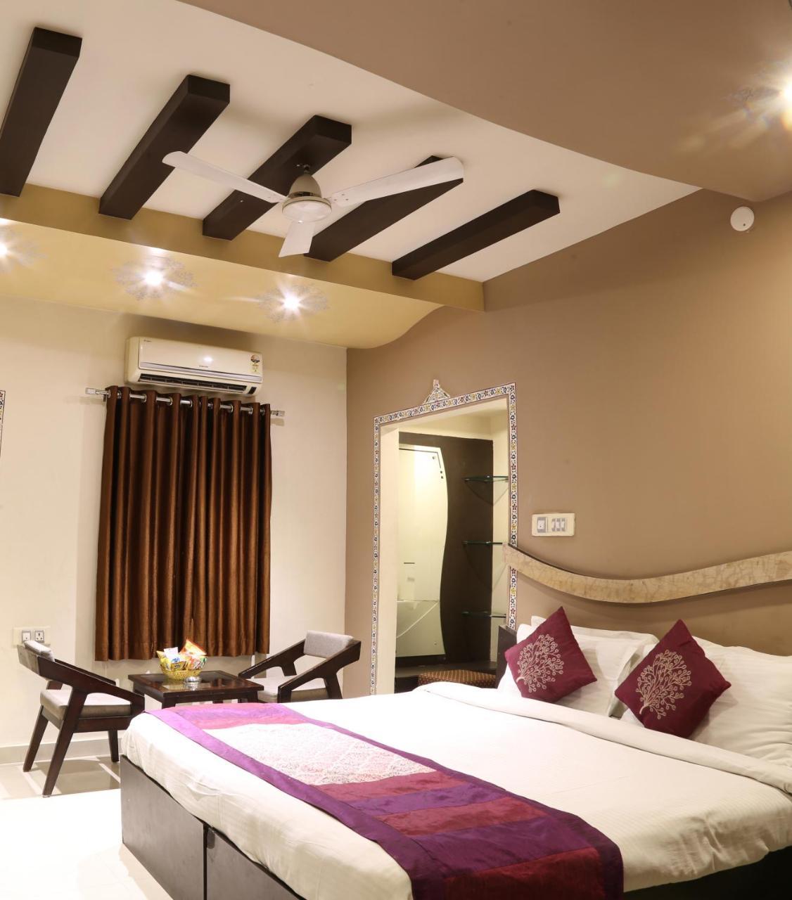 Royal Inn Ουνταϊπούρ Εξωτερικό φωτογραφία